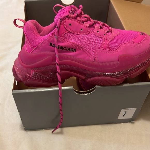 Triple s - Picture 2 of 4